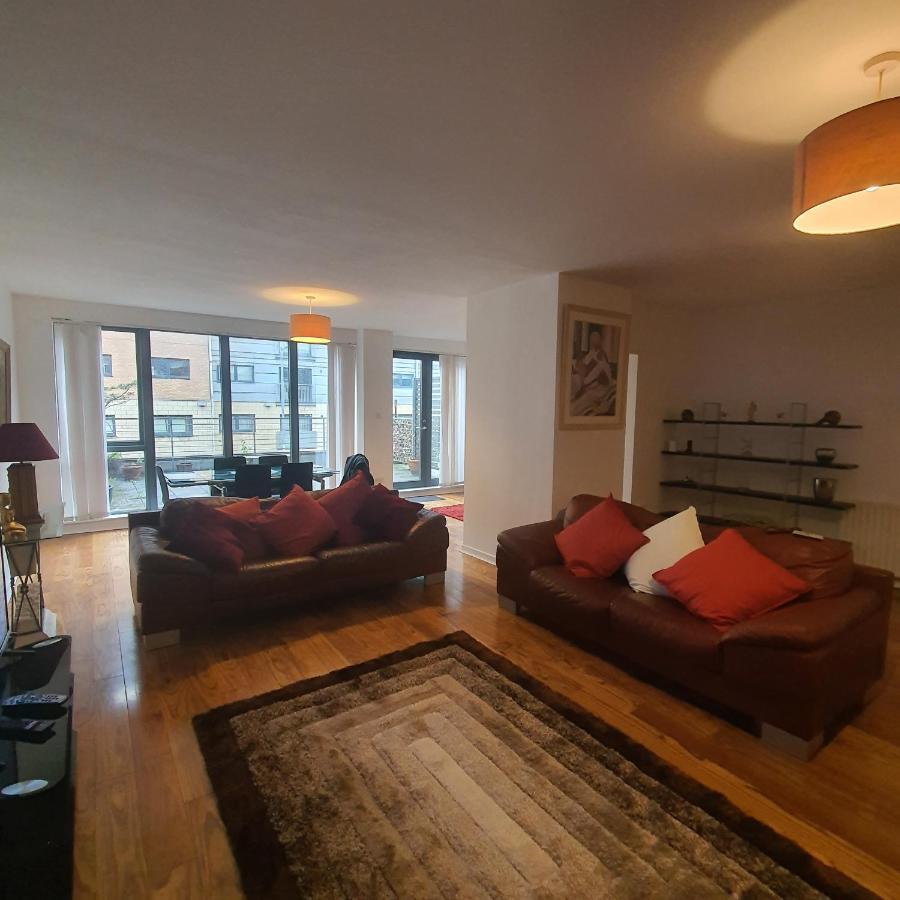 Modern Apt @Tramway Theatre Appartamento Glasgow Esterno foto